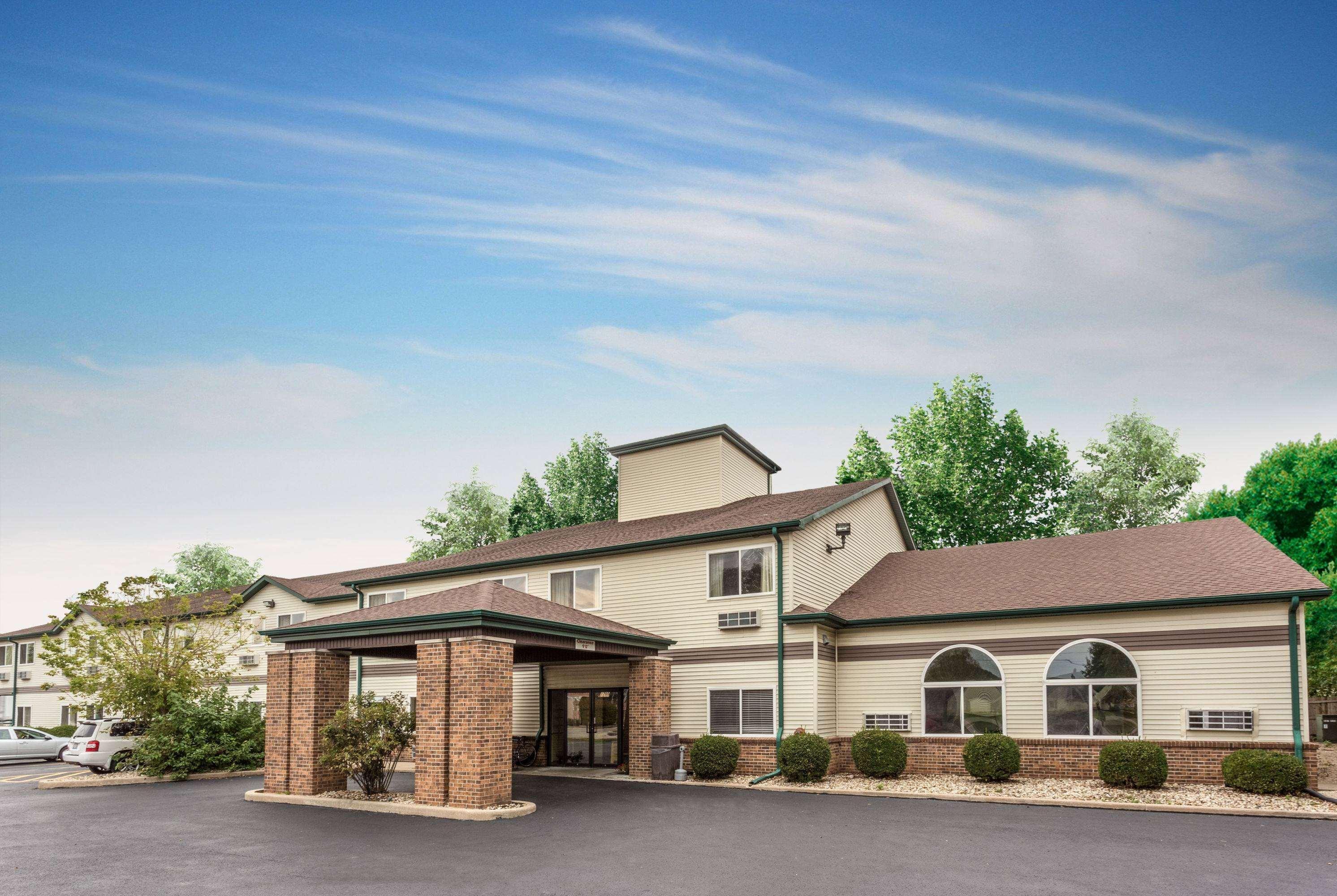 Americinn By Wyndham Streator Экстерьер фото